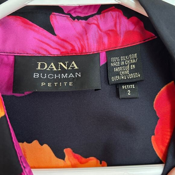 Dana Buchanan Size 2P long sleeved, button-down blouse. 100% silk - Picture 3 of 8